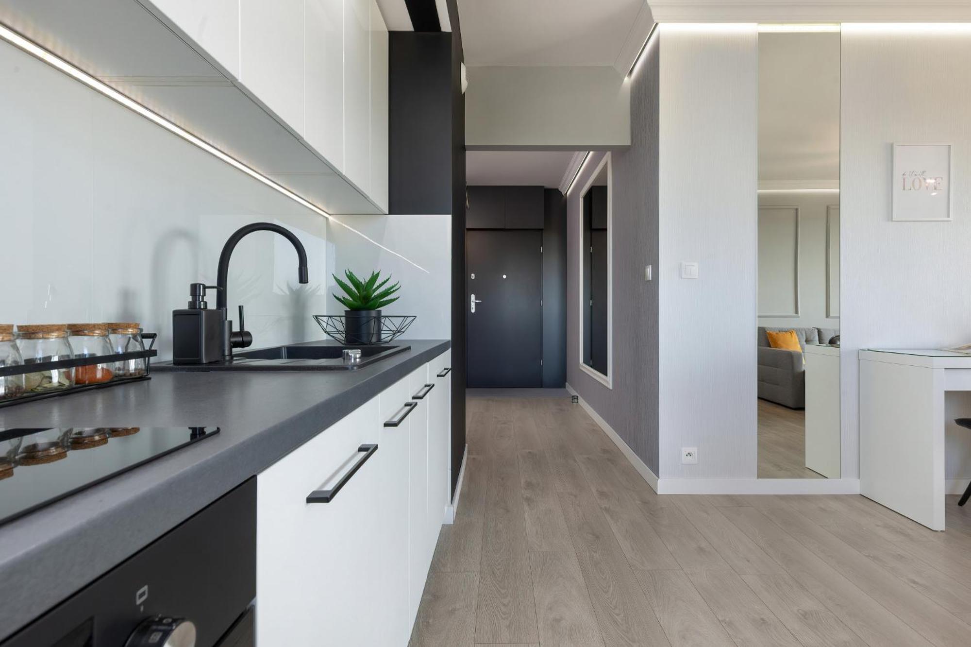 Podgorze Lipska Pet-Friendly Apartment With Balcony And Parking By Renters Prestige Krakow Bagian luar foto