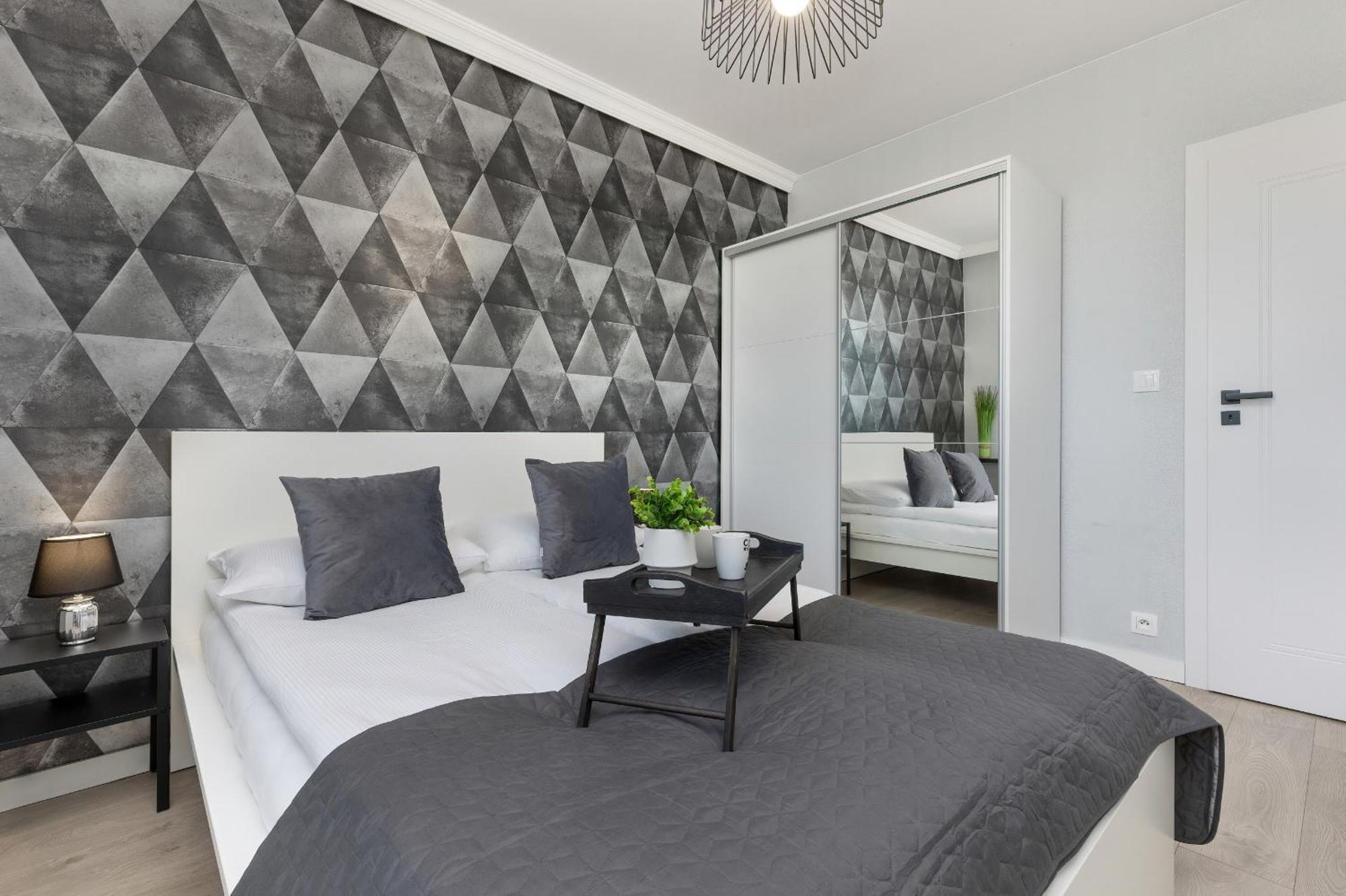 Podgorze Lipska Pet-Friendly Apartment With Balcony And Parking By Renters Prestige Krakow Bagian luar foto