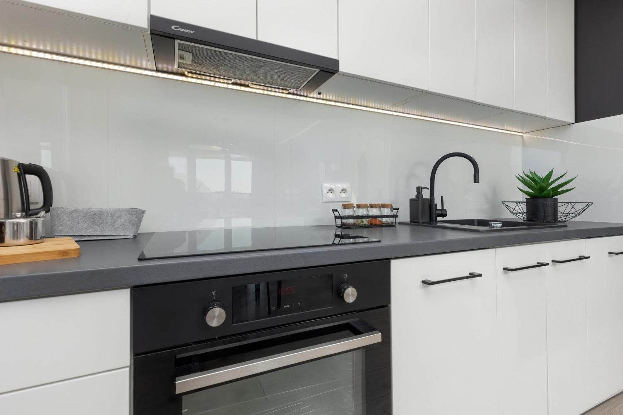 Podgorze Lipska Pet-Friendly Apartment With Balcony And Parking By Renters Prestige Krakow Bagian luar foto